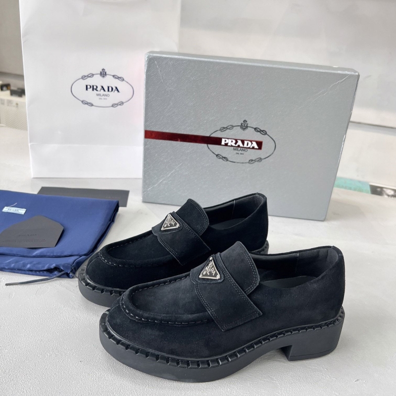 Pra*a leather shoes